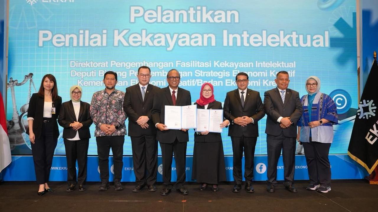 Menteri Ekonomi Kreatif/Kepala Badan Ekonomi Kreatif, Teuku Riefky Harsya, secara resmi menetapkan dan melantik 64 Penilai Kekayaan Intelektual (KI)