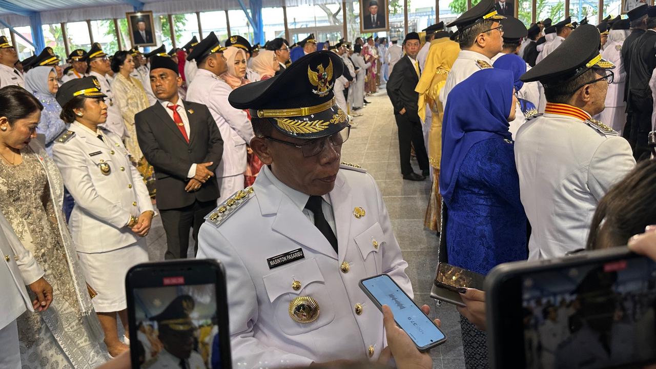 Momen Masinton Disalami Gibran usai Pelantikan Kepala Daerah, Apa yang Dibicarakan?