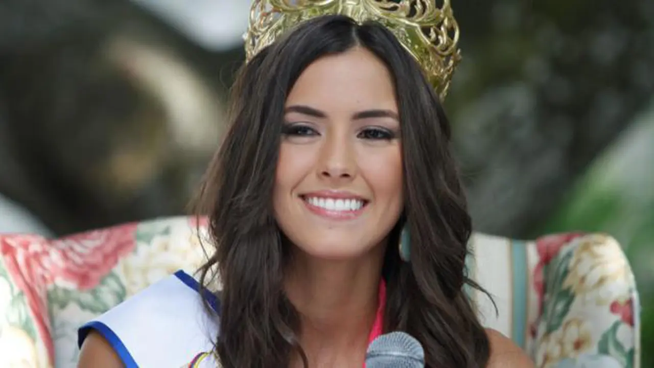 Wow, Miss Universe 2015 Kesengsem Nasi Kuning