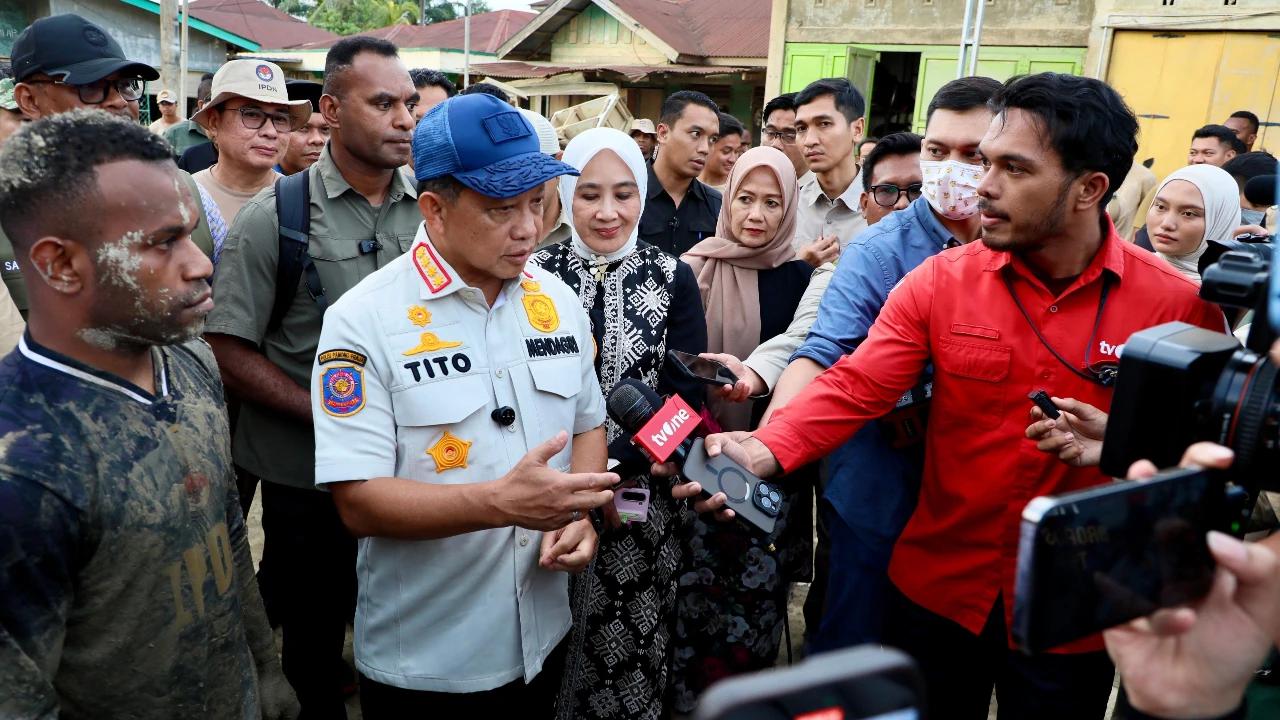 Kasatgas Tito Tinjau Progres Pembersihan Lumpur di Permukiman Aceh Tamiang oleh Praja IPDN