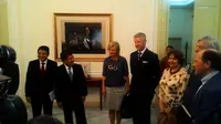 Wapres Jusuf Kalla menerima hangat kunjungan Putri Belgia Astrid  di Istana Wakil Presiden, Jakarta, Senin (14/3/2016). (Liputan6.com/Ahmad Romadoni)
