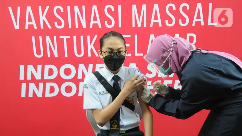 Vaksinasi Pelajar di Tangerang Selatan