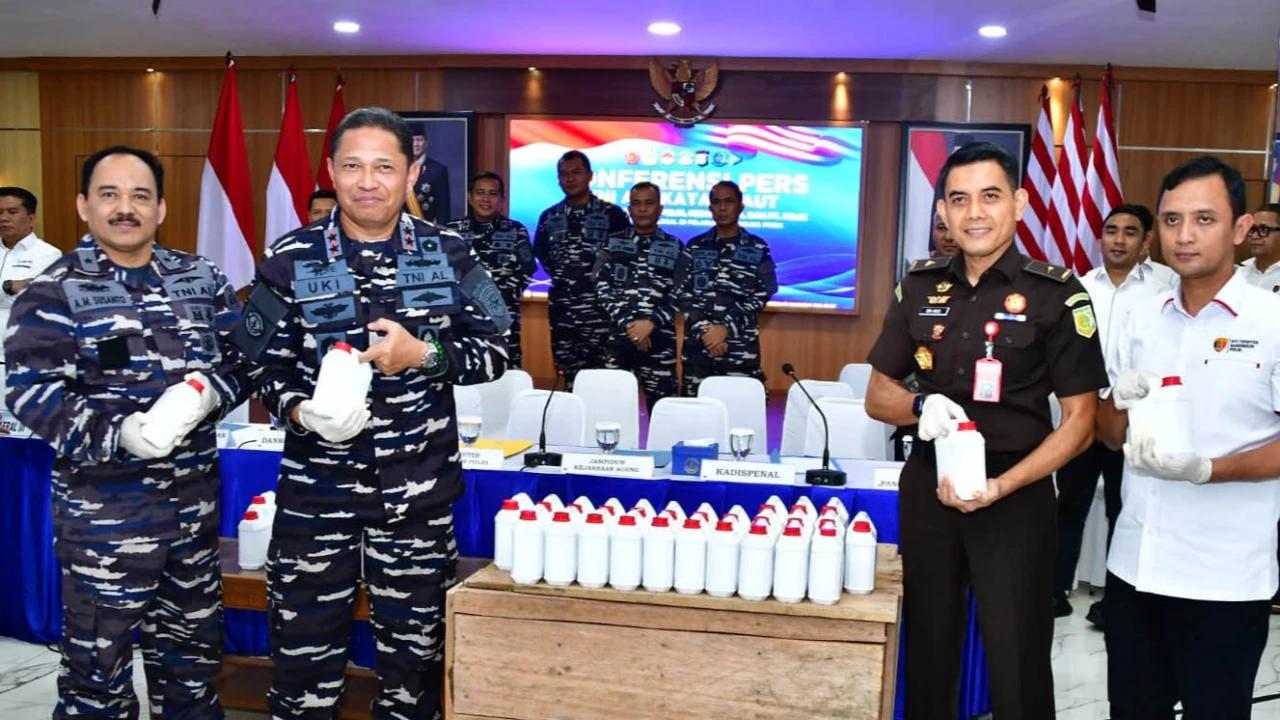 FOTO: TNI AL Gagalkan Penyelundupan Merkuri Ilegal Senilai Rp 1,5 Miliar di Tanjung Priok
