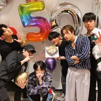 Masih setia pada fans, iKON rayakan anniversary kelima sejak debut. (Instagram withikonic)