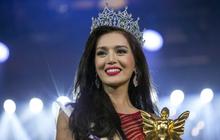 Wajah bahagia waria Filipina pemenang Miss International Queen 2015