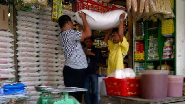 Warung Sembako. merdeka.com/Yan Muhardiansyah