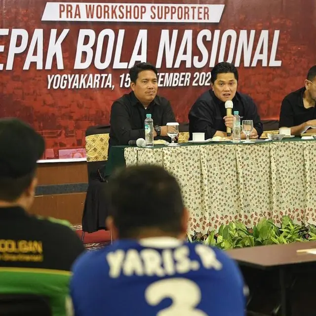 Ketua PSSI, Erick Thohir, dalam workshop suporter sepak bola nasional.