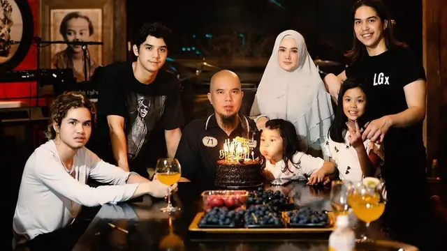 Ahmad Dhani merayakan ulang tahun ke-48 (https://www.instagram.com/p/CAp8c4ZHlDx/)