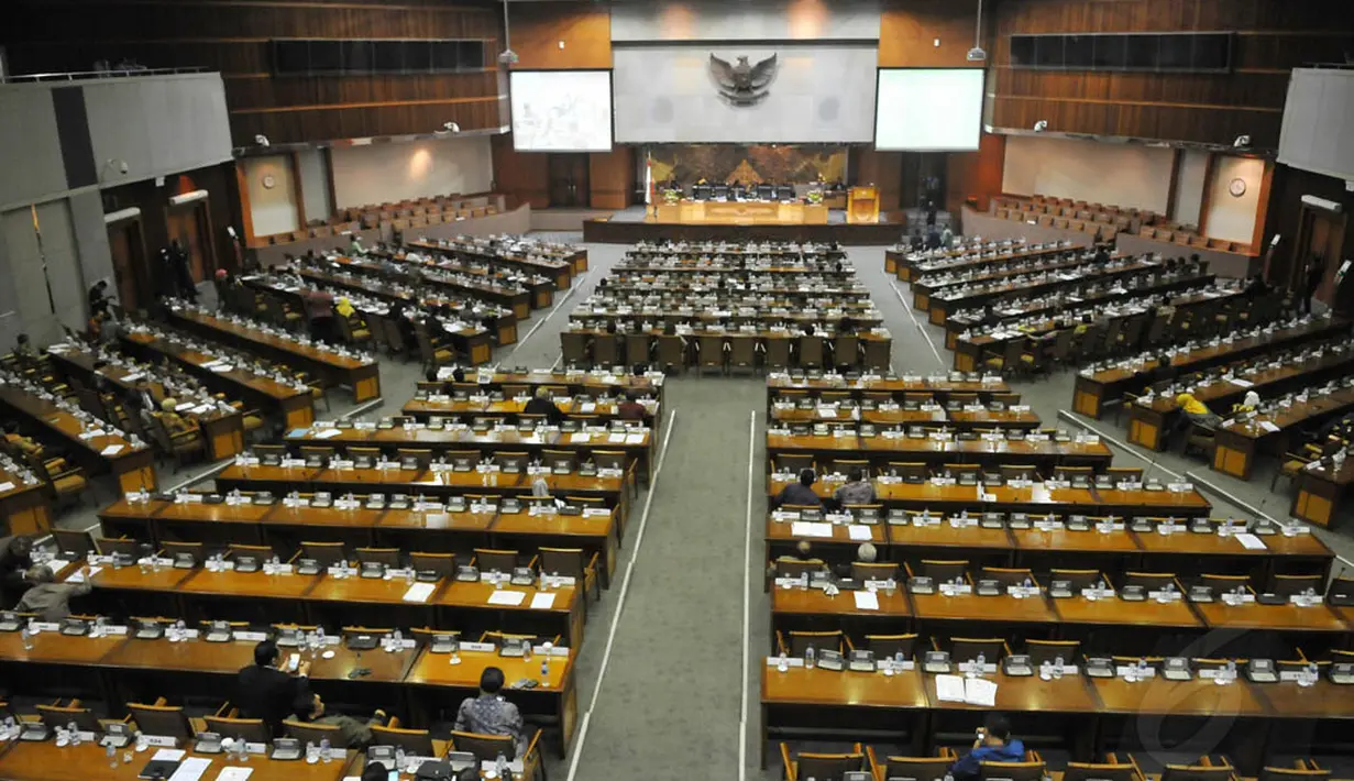 Menjelang berakhirnya masa jabatan, anggota DPR mulai terlihat malas menghadiri rapat paripurna, Jakarta, Selasa (26/8/14). (Liputan6.com/Johan Tallo)