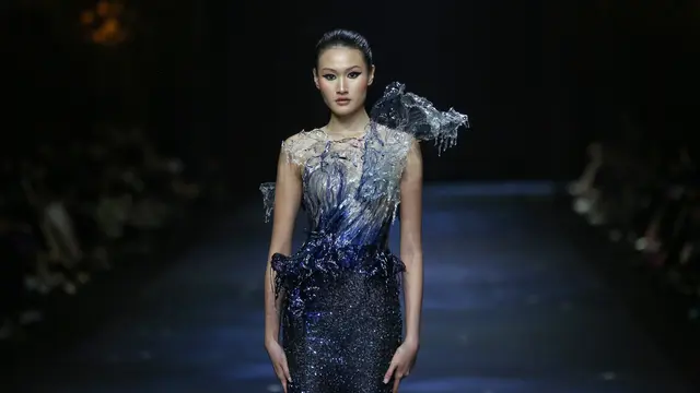 The Sign, Semesta Fashion Diwarnai Sebastian Gunawan dengan Suguhan Magis Dunia Astrologi