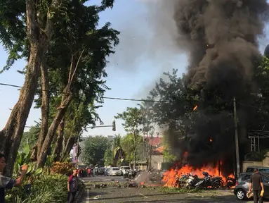 Ledakan bom terjadi di Gereja Katolik Santa Maria, Gubeng, Surabaya, Minggu (13/5). Bom juga meledak di KI Wonokromo Diponegoro, dan Gereja di Jalan Arjuno. (Liptan6.com/Istimewa)
