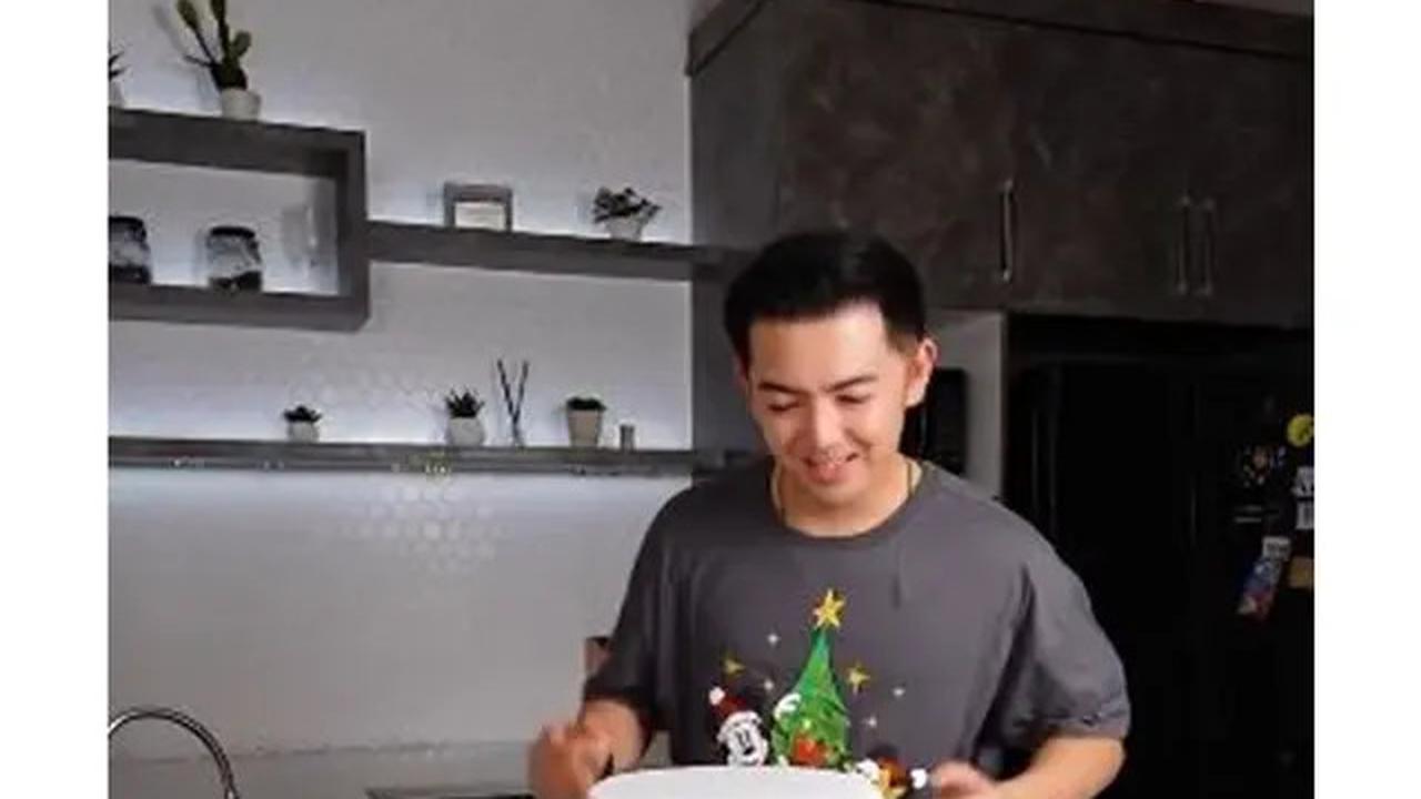 6 Potret Nicky Tirta Bikin Kue Pohon Natal Ukuran Besar, Memukau Sayang Dimakan