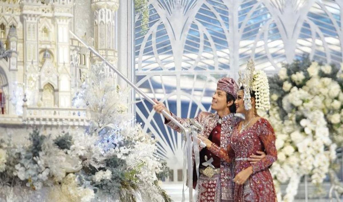 <br>1. Atta Halilintar-Aurel Hermansyah<br>