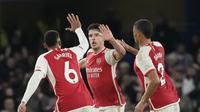 Para pemain Arsenal merayakan gol yang dicetak Declan Rice ke gawang Chelsea pada pekan 9 Liga Inggris 2023/2024 di Stamford Bridge, Sabtu (21/10/2023) malam WIB.&nbsp;(AP Photo/Frank Augstein)
