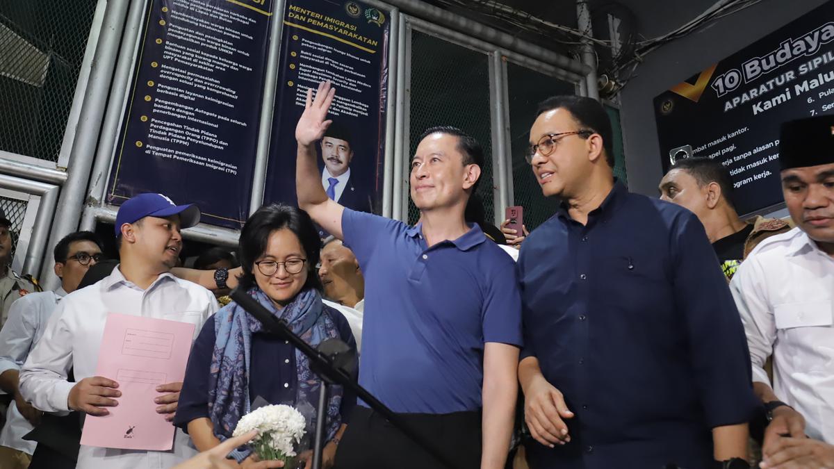 Disambut Istri dan Pendukungnya, Tom Lembong Bebas dari Penjara Cipinang