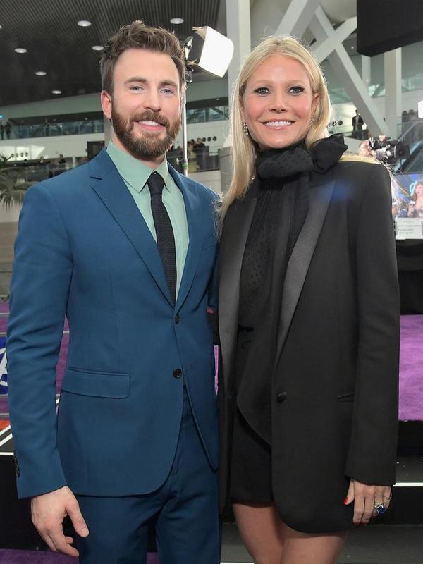 Chris Evans bermain sebagai Steve Rogers alias Captain America dibayar $293 ribu (Rp4,2 miliar) dalam memerankan karakternya di serial film Avengers. Total kekayaan bersih aktor kelahiran 1981 ini sekitar $48 juta (Rp700 miliar). (Liputan6.com/IG/avengers)