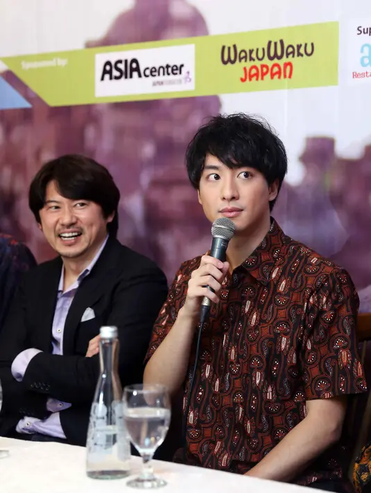 Tak hanya itu, Shu Watanabe memuji kemampuan akting Chelsea Islan. (Nurwahyunan/Bintang.com)