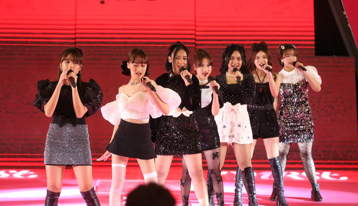 <p>V1RST Debut Performance (foto: Adrian Utama Putra)</p>