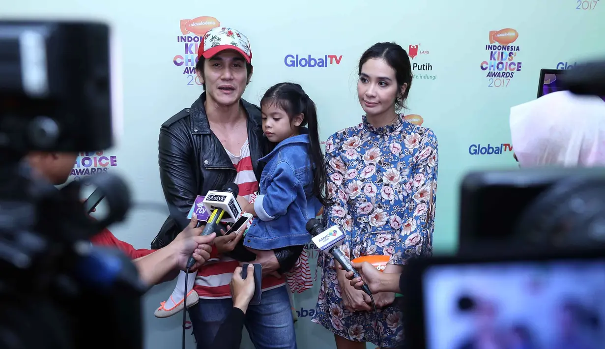 Dalam kategori itu, Vino G Bastian berhasil mengalahkan empat pesaingnya. Diantaranya ada Bunga Citra Lestari, Chicco Jerikho, Reza Rahadian dan Ricky Harun. (Nurwahyunan/Bintang.com)