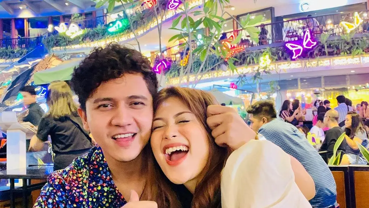 7 Momen Reza Alisyahbana dan Istri Umumkan Hamil Anak Pertama