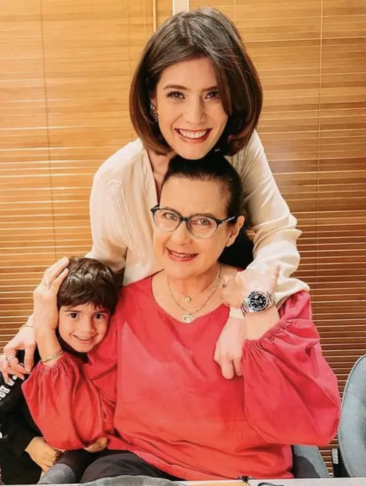 <p>Secara keseluruhan, total look Carissa begitu awet muda. [Foto: Instagram/ Carissapuetri]</p>