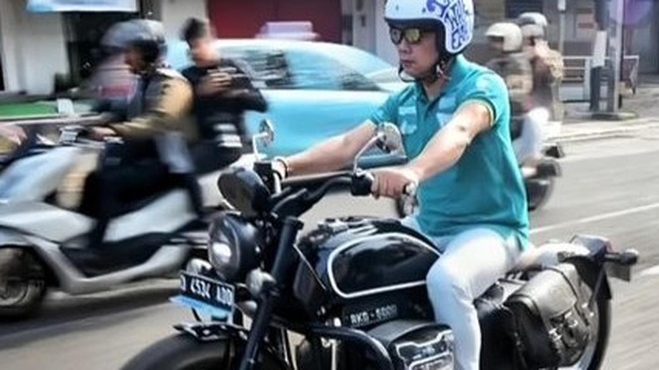 KPK Sita Moge Royal Enfield saat Geledah Rumah Ridwan Kamil Terkait Dugaan Korupsi Bank BJB