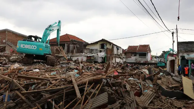 Sejak Bulan Mei 2021, KAI telah melakukan upaya persuasif kepada pemakai lahan di jalan Anyer Dalam, Bandung.