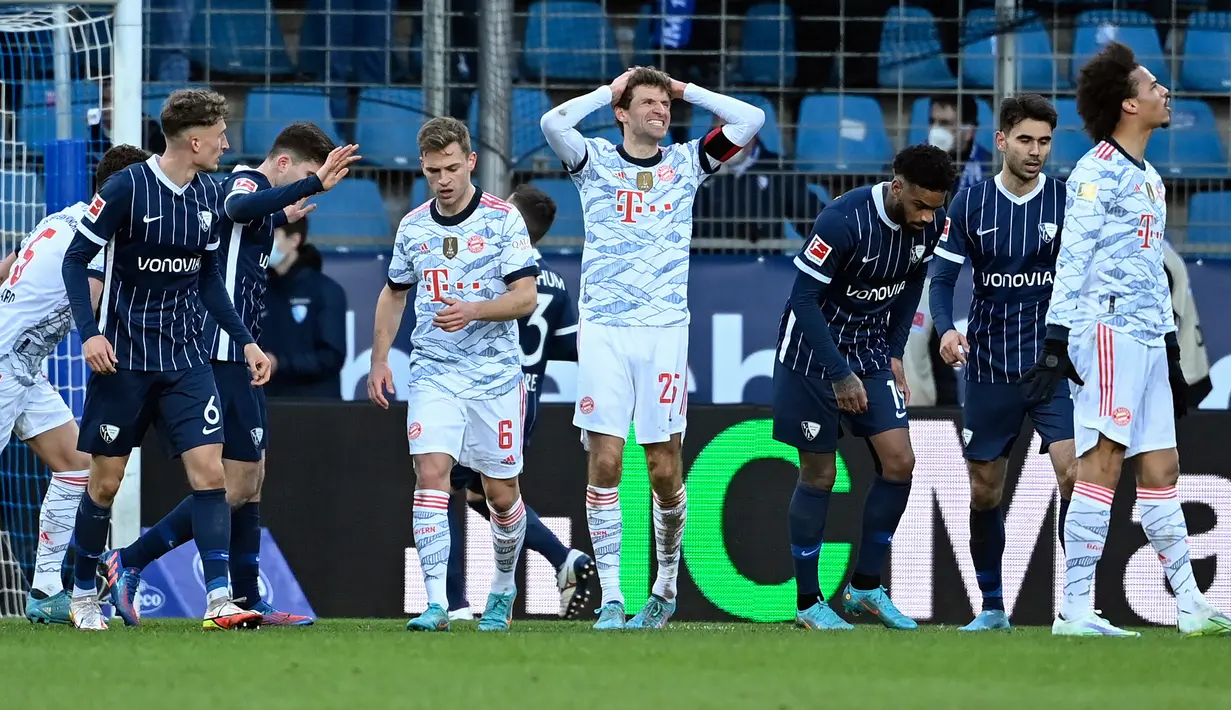 Vfl Bochum. Kekalahan keempat Bayern Munchen di Bundesliga musim 2021/2022 diderita dari Vfl Bochum di pekan ke-22, 12 Februari 2022. Empat gol tuan rumah Vfl Bochum hanya mampu dibalas lewat dua gol Robert Lewandowski dalam laga yang berakhir 2-4 tersebut. (AFP/Ina Fassbender)
