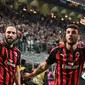 Striker AC Milan Gonzalo Higuain (kiri) dan Patrick Cutrone. (AFP/Miguel Medina)