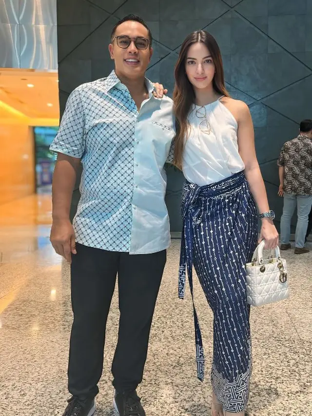 Model Batik Kekinian ala Nia Ramadhani