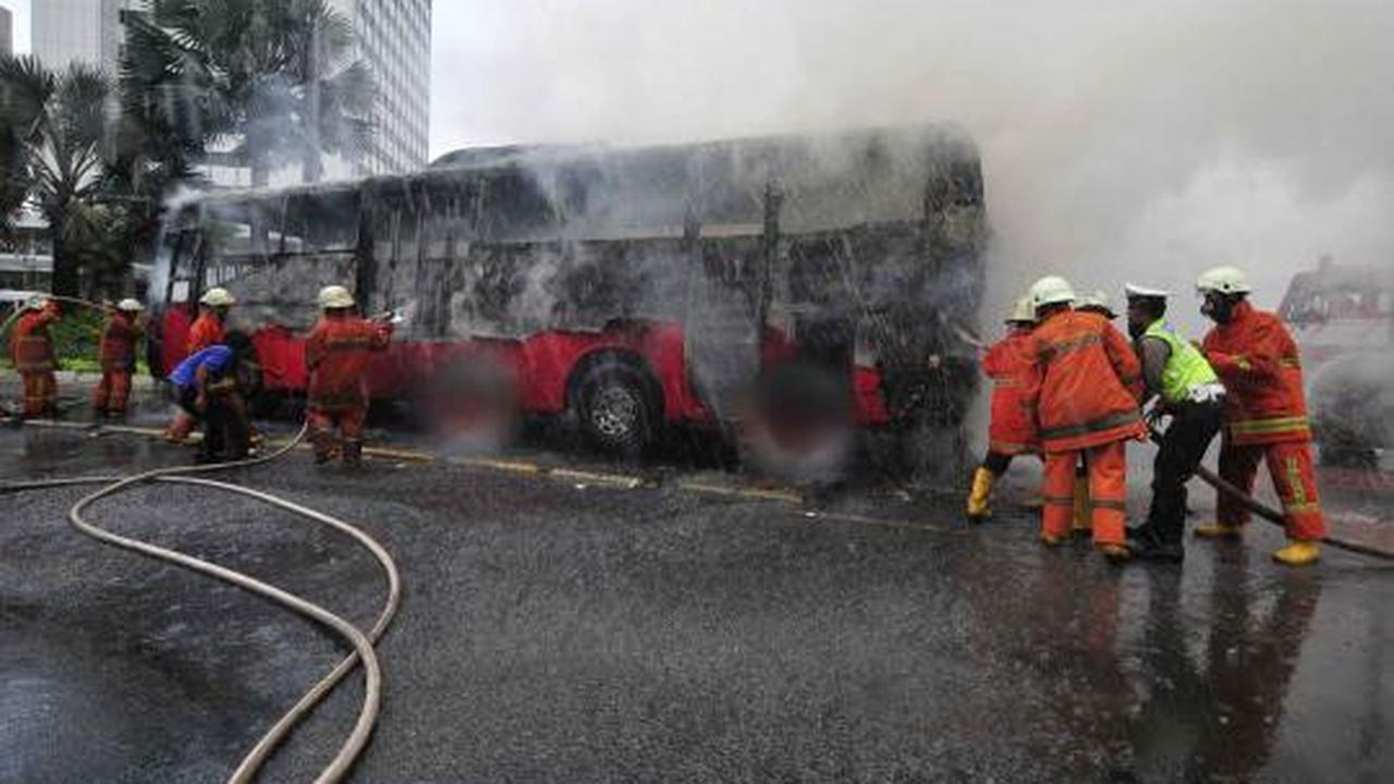 Bus Transjakarta membara