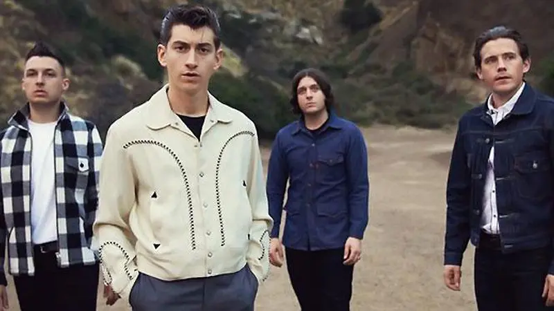 Arctic Monkeys Mendapat Dukungan dari Gitaris The Strokes