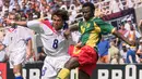 Salomon Olembe. Eks gelandang kiri Kamerun yang kini berusia 41 tahun dan telah pensiun pada Juli 2010 bersama AE Larisa ini tercatat menjadi pemain debutan termuda keempat sepanjang sejarah Piala Dunia. Ia baru berusia 17 tahun, 6 bulan dan 3 hari saat diturunkan dalam laga matchday pertama Grup B menghadapi Austria (11/6/1998) pada Piala Dunia 1998 di Prancis yang berakhr dengan hasil imbang 1-1. Ia kembali masuk skuad Kamerun pada Piala Dunia 2002 sekaligus menjadi Piala Dunia terakhirnya. (AFP/Frank Perry)