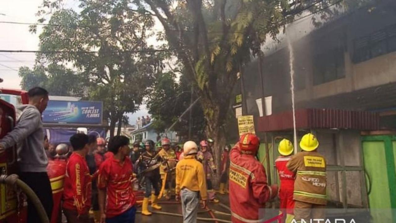 Kebakaran SMPN 2 Samarinda Hanguskan Delapan Ruang Kelas, Diduga Korsleting Listrik