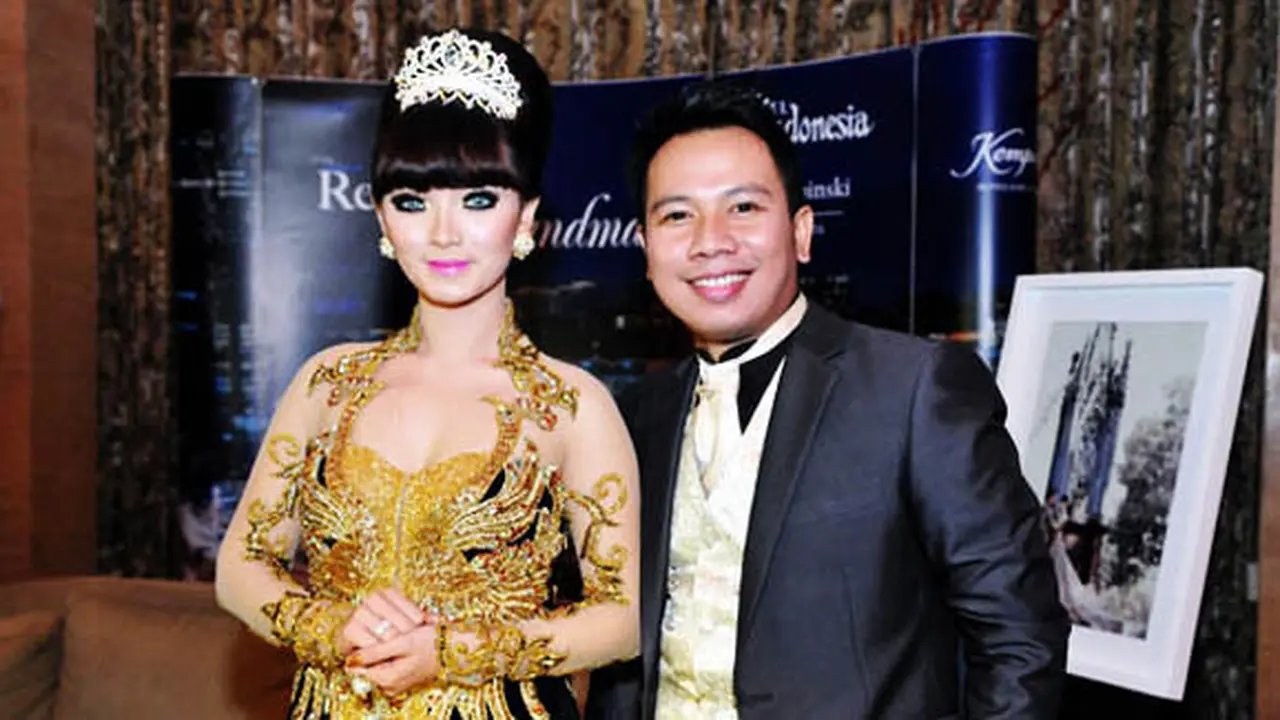 Lamaran Zaskia Gotik dan Vicky Prasetyo | Foto: Kapanlagi.com
