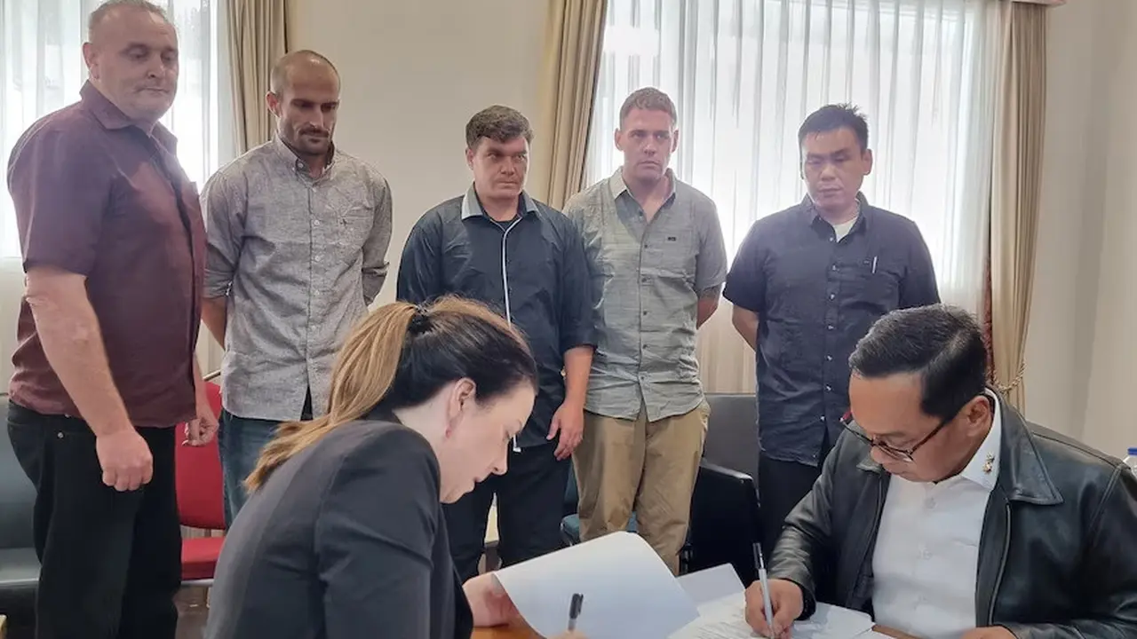 Kelima anggota Bali Nine menghabiskan 20 tahun penjara di Indonesia. (Supplied)