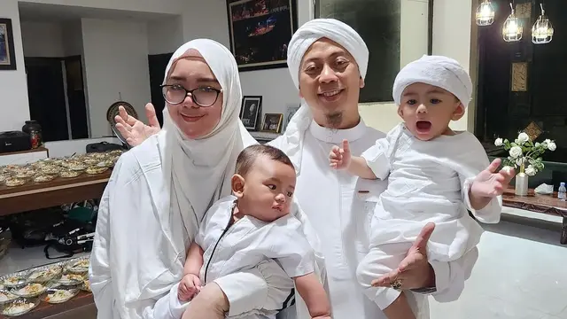 7 Potret Kebersamaan Opick dan Bebi Silvana yang Rumah Tangganya Dikabarkan Retak