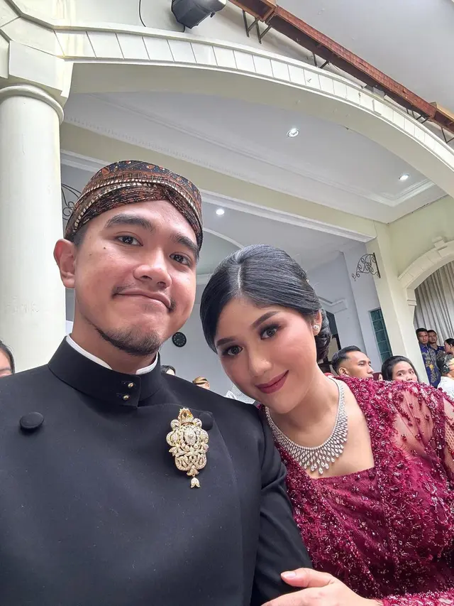 6 Gaya Mentereng Iriana Jokowi, Selvi Ananda, dan Erina Gudono Padukan Kebaya dengan Perhiasan Berlian Mewah di Pernikahan Kerabat