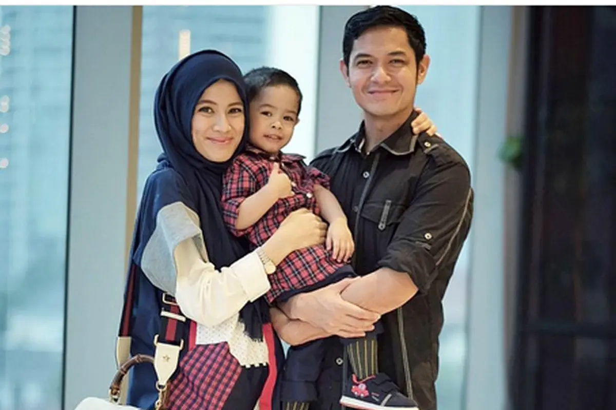  Alyssa Soebandono dan Dude Harlino