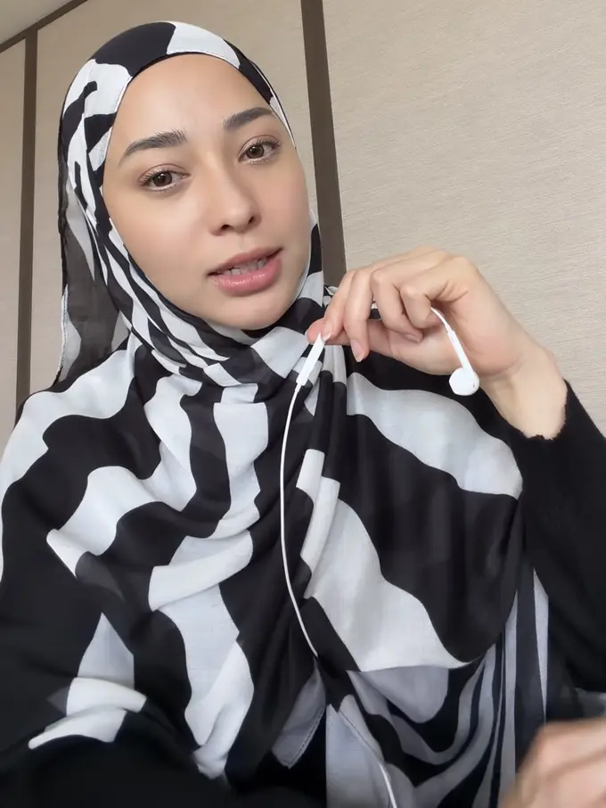 Nikita Willy Tampil Berbeda dengan Hijab Motif Zebra. [@nikitawillyofficial94]