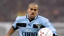 5. Juan Sebastian Veron -  Pemain asal Argentina ini menjadi pengatur serangan di lini tengah skuat Lazio kala itu. Veron  memiliki peran vital dalam membawa Lazio meraih kemenangan. (AFP/Gabriel Bouys)