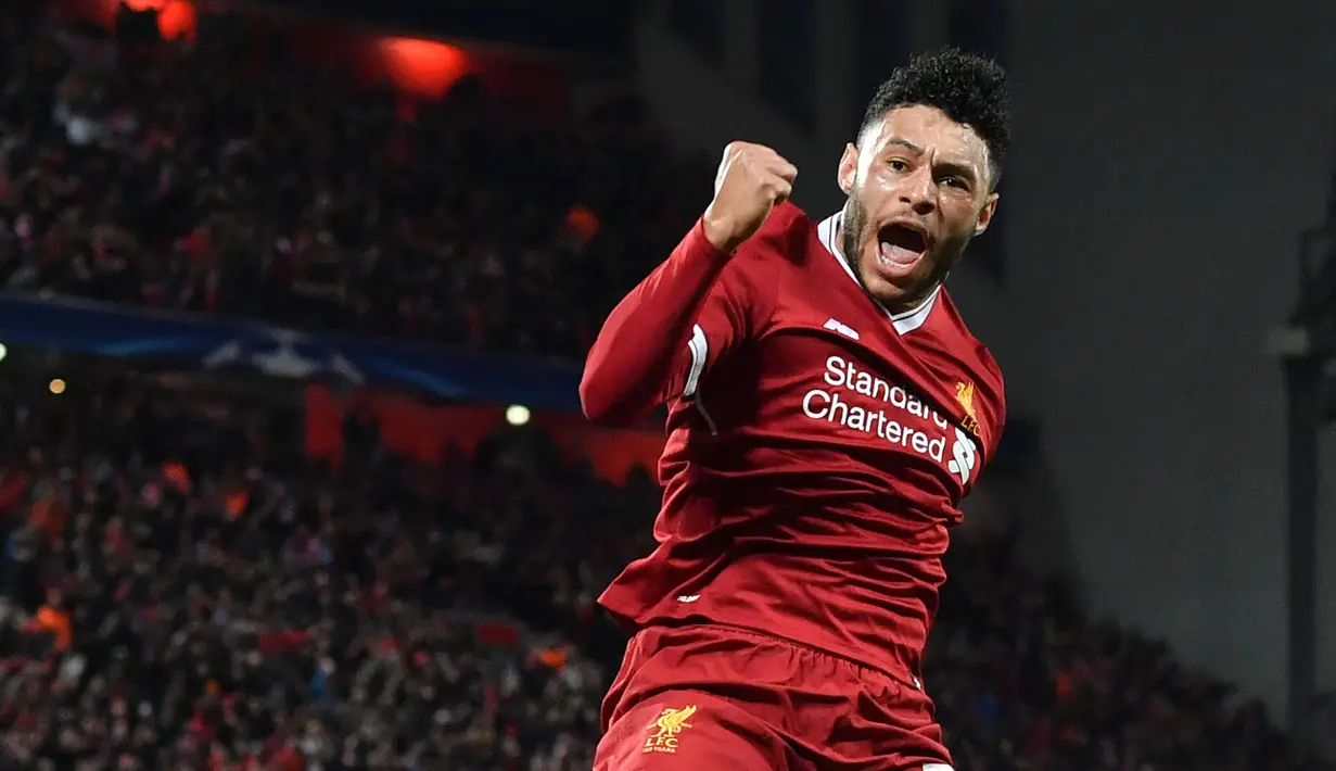 <p>Alex Oxlade-Chamberlain beberapa kali dipercaya bermain sebagai starter, namun ia tak benar-benar menjadi pemain inti. Usai sembuh dari cedera panjang, Chamberlain dikabarkan memiliki keinginan untuk pulang ke Arsenal. Bisa saja Aston Villa akan mulai merayunya lewat Gerrard. (AFP/Anthony Devlin)</p>