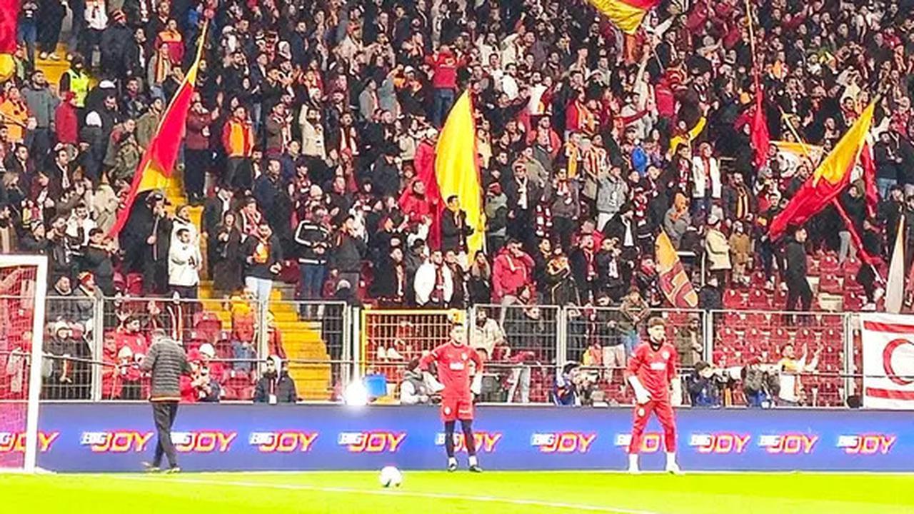 Skandal Liga Turki: Tim yang Pernah Dilatih Patrick Kluivert WO Setelah 30 Menit Lawan Galatasaray