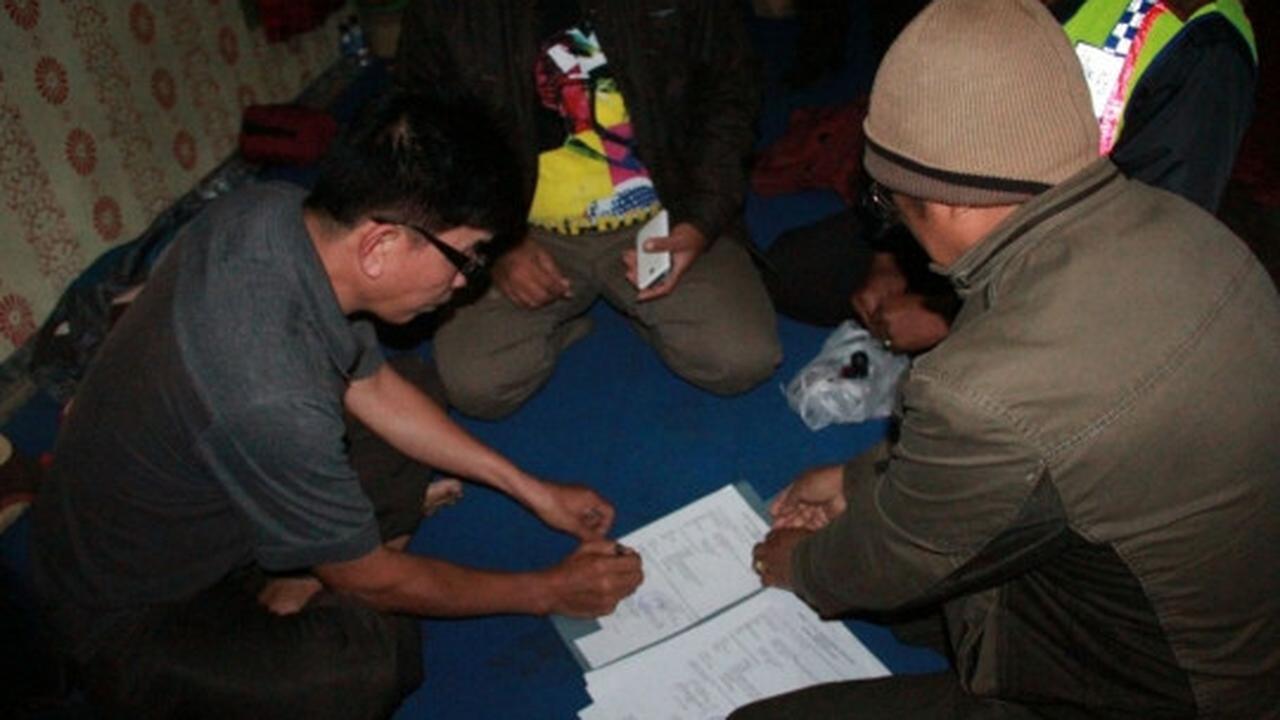 Evakuasi dramatis pendaki yang tersesat di Gunung Semeru
