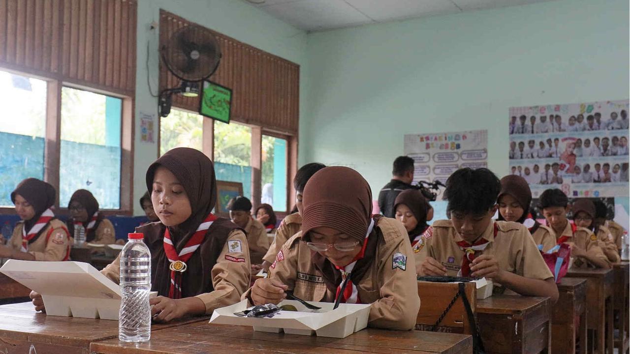 Wapres Gibran Tinjau Uji Coba Makan Bergizi di Jakarta