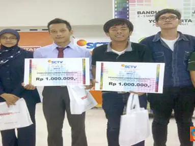 Citizen6, Semarang: Edwin Ibnu Margani dan Muqorrobin Zaen akhirnya terpilih sebagai pemenang lomba presenter SGTC Semarang di Kampus Universitas Diponegoro, Tembalang, Semarang, Kamis (31/3).(Pengirim: Eko Harijanto)
