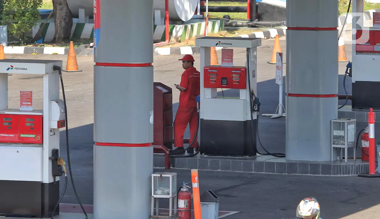 Menyambut libur Natal dan Tahun Baru, PT Pertamina (Persero) berkomitmen menyediakan pelayanan terbaik bagi masyarakat. (Liputan6.com/Angga Yuniar)