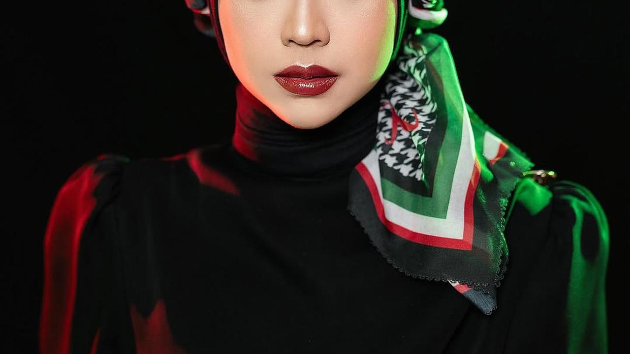 Potret Ria Ricis dengan Outfit Serba Hitam yang Elegan dan Stylish