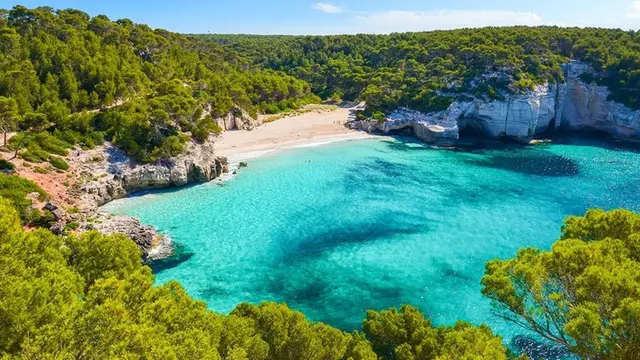 Keindahan Menorca Island
