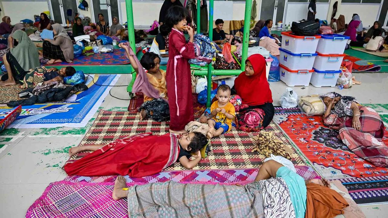 FOTO: Korban Tewas Bertambah, Pengungsian Meluas di Tiga Provinsi Terdampak Bencana Sumatera